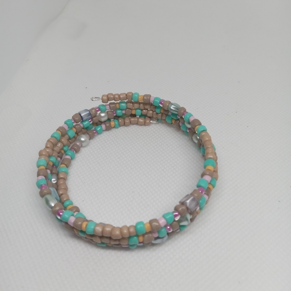 Hand Crafted Turquoise and Tan Beaded Necklace Set - Picture 5 of 16
